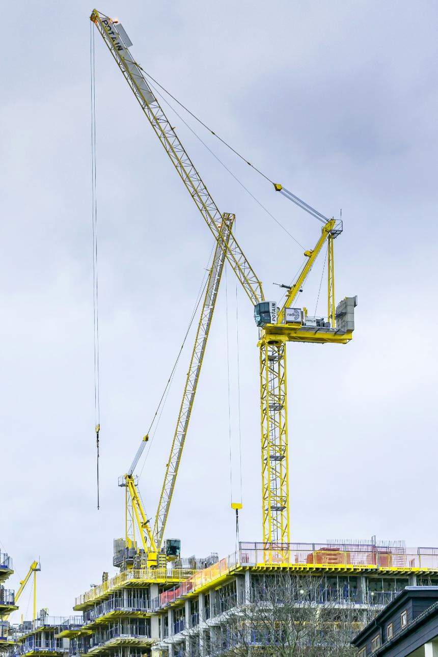 Bauarbeiter auf Baustelle bei Arbeit